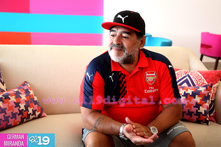 Maradona se va de Nicaragua orgulloso de la Orden Sandino
